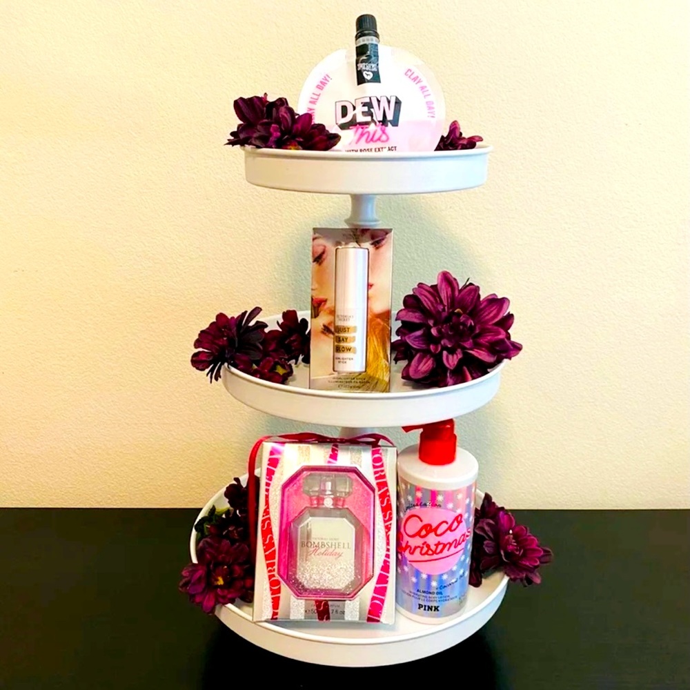 ✨NWT VS Bombshell Holiday 4 pc Bundle✨